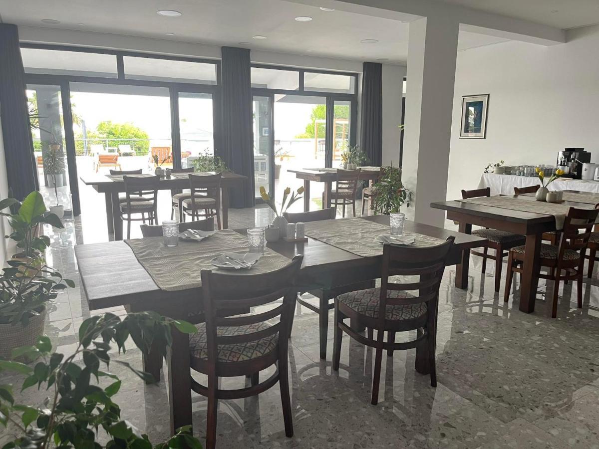 Bed and Breakfast Dela Хвар Экстерьер фото