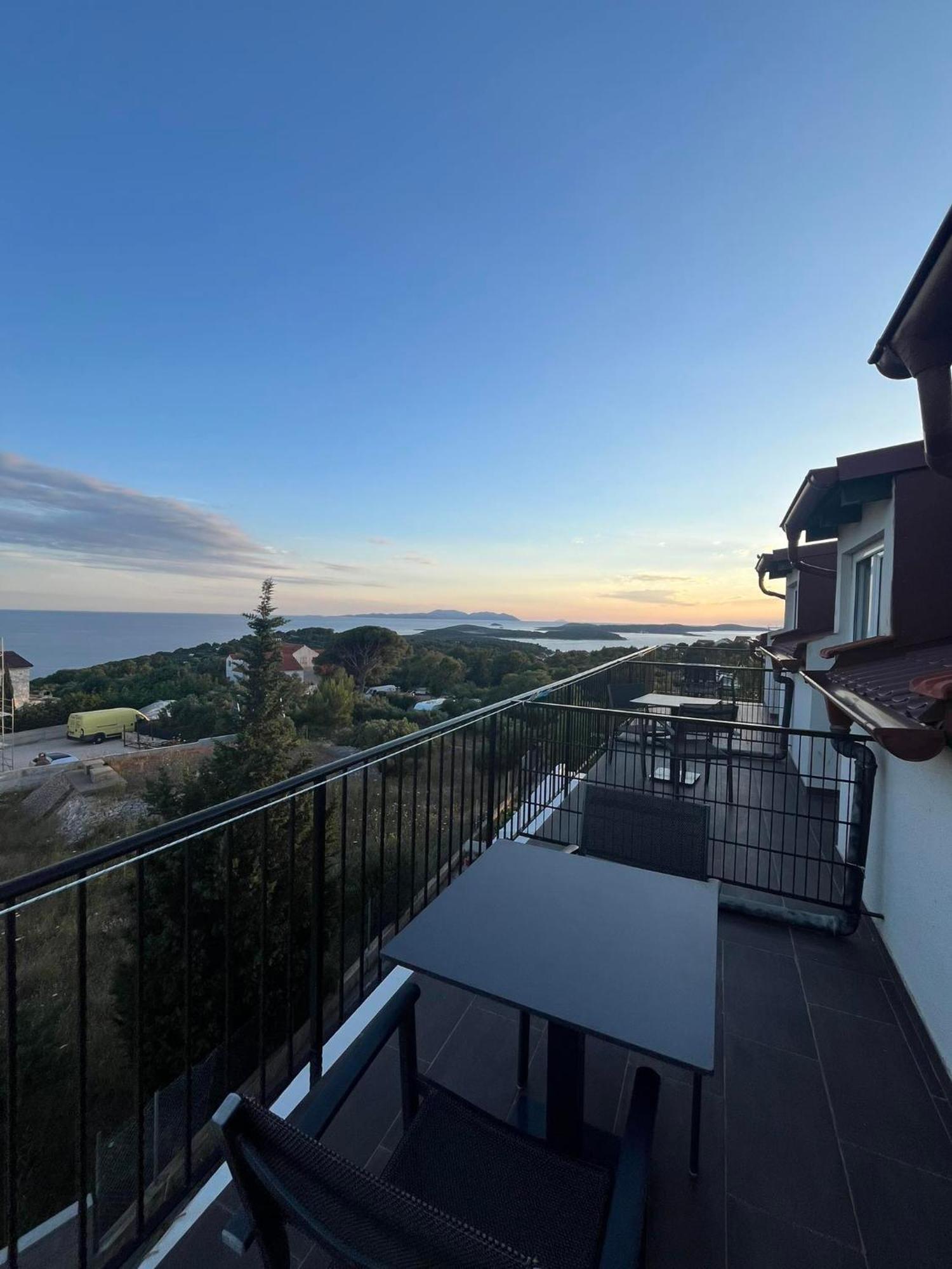 Bed and Breakfast Dela Хвар Экстерьер фото