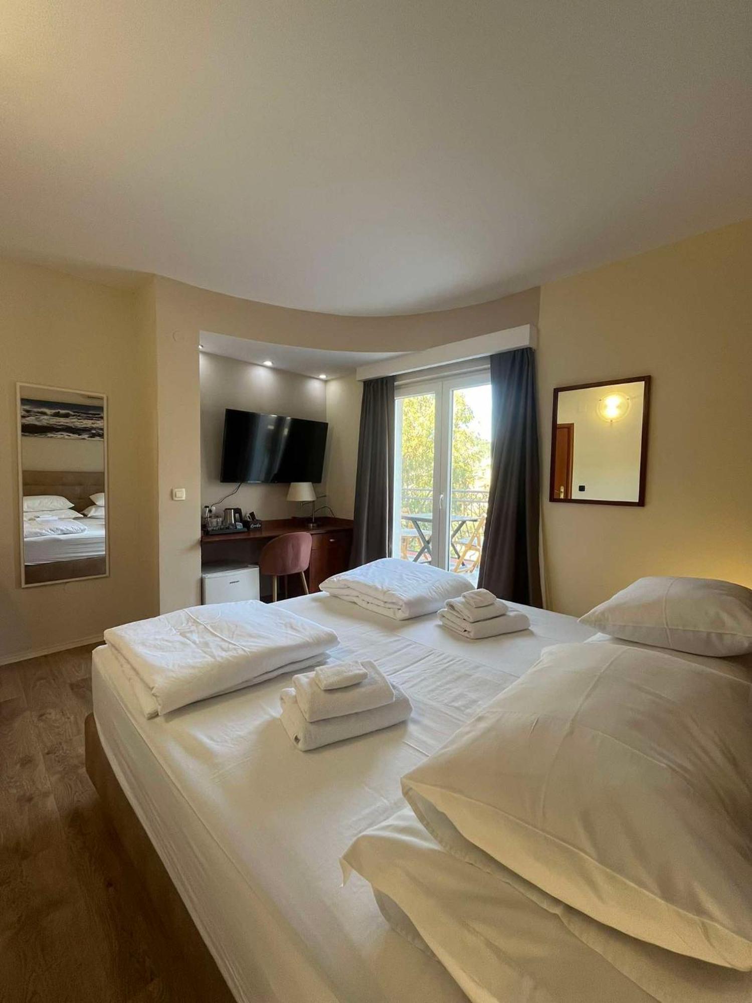 Bed and Breakfast Dela Хвар Экстерьер фото