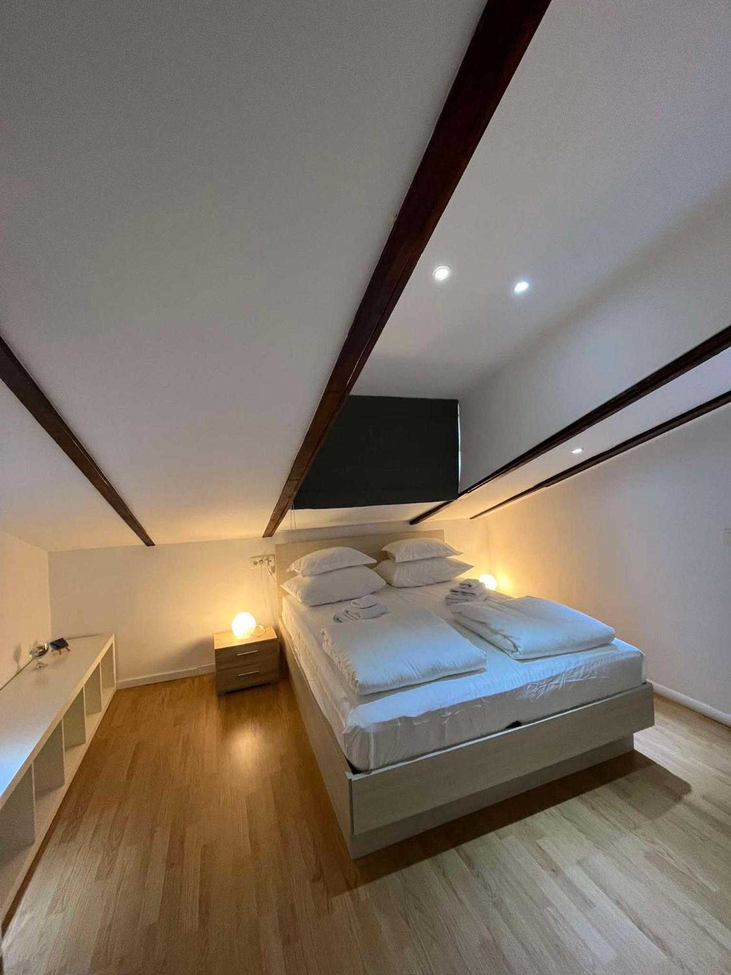 Bed and Breakfast Dela Хвар Экстерьер фото