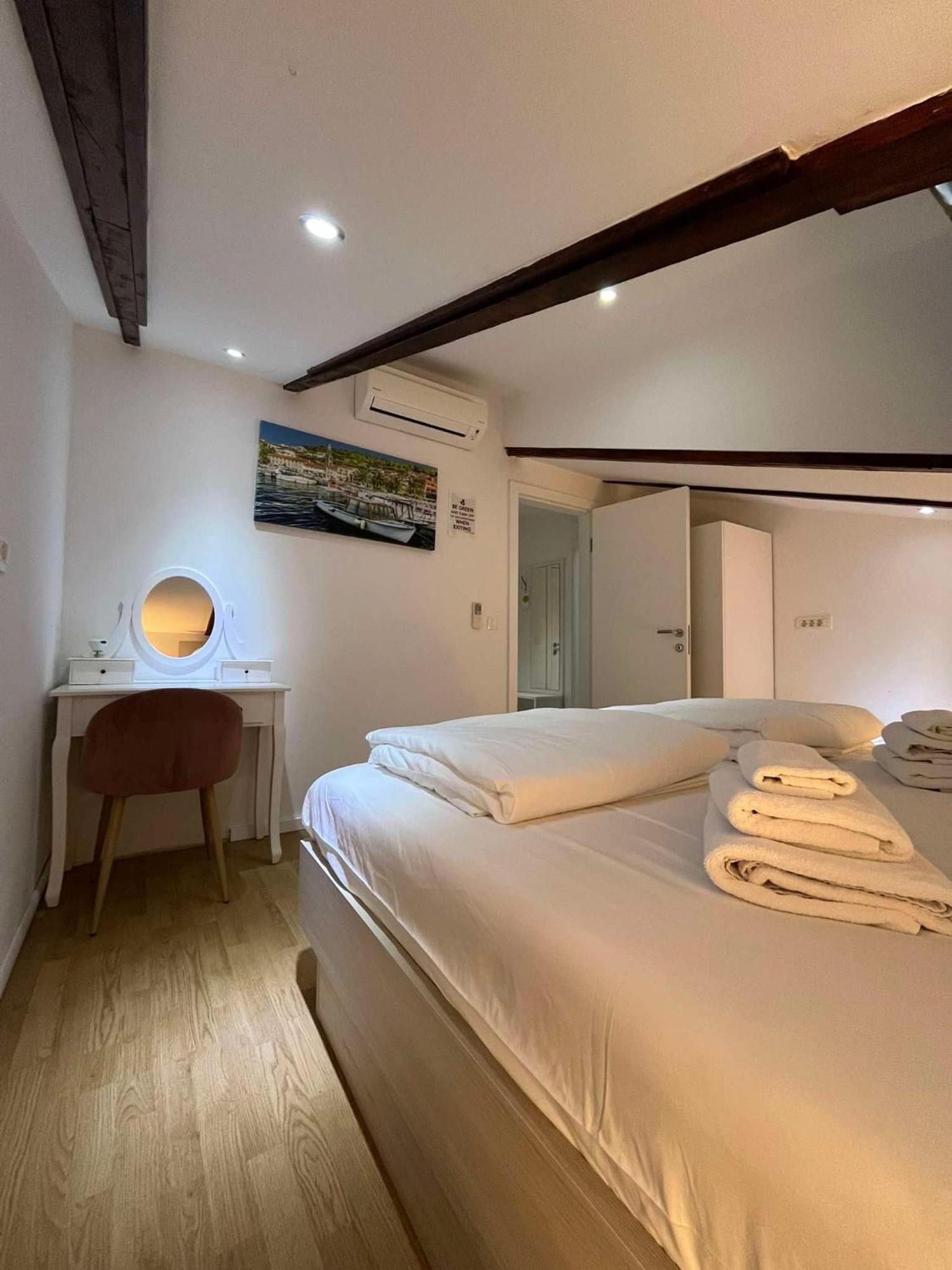 Bed and Breakfast Dela Хвар Экстерьер фото