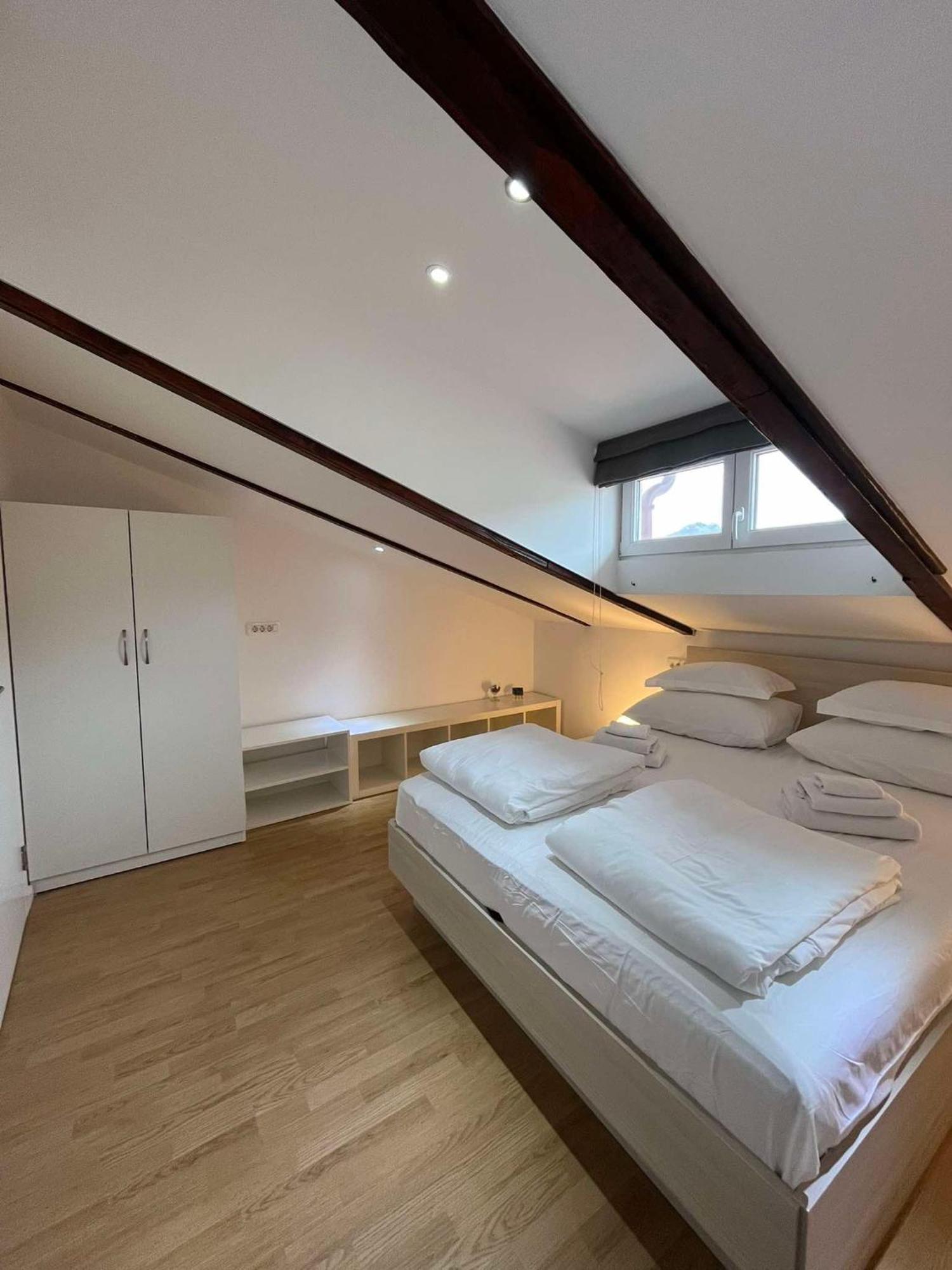 Bed and Breakfast Dela Хвар Экстерьер фото